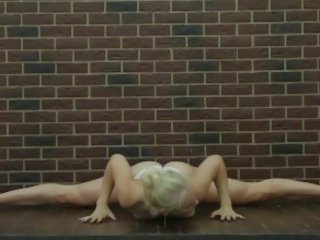 Sensational Teen seductress Does Gymnastics Naked Dora Tornaszkova